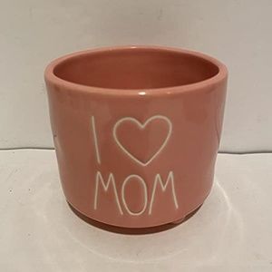 Rae Dunn ‘I HEART Mom’ Planter